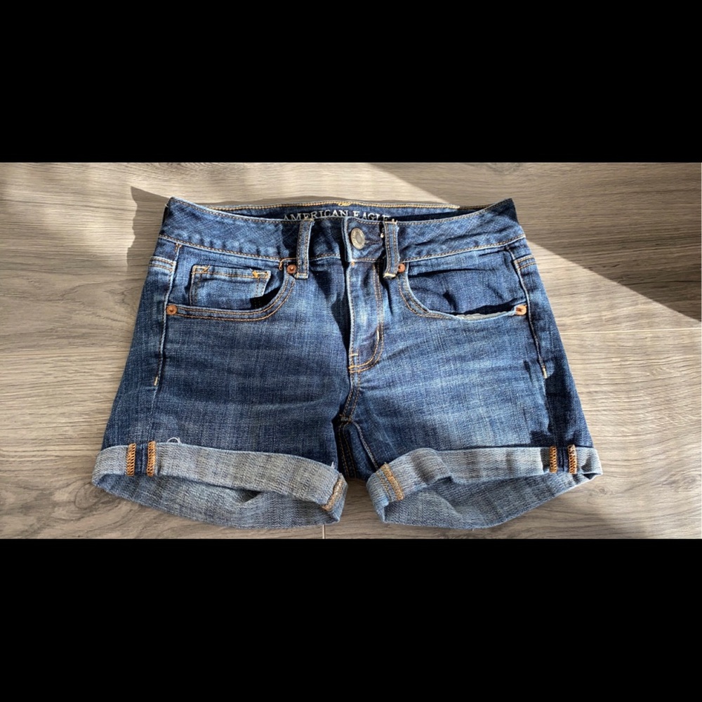 American Eagle shorts 💛